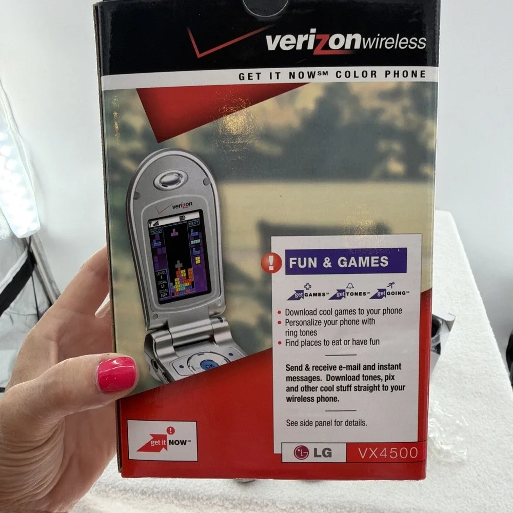 LG VX4500 Metallic Silver (Verizon) Cell Flip Phone W/Charger, Clip, CD, Cord